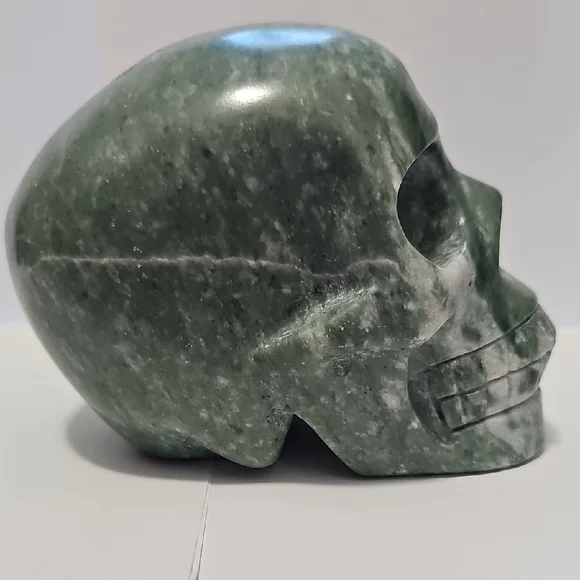 "5 Green Jade Skull Crystal Carving - Picture 5 of 10